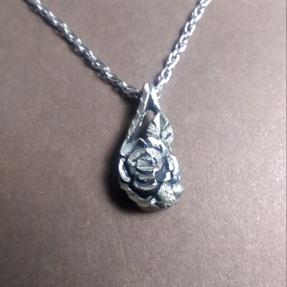 Vintage '70's Black Hills Sterling Silver Rose Pendant On  18" STer  Cable Chain